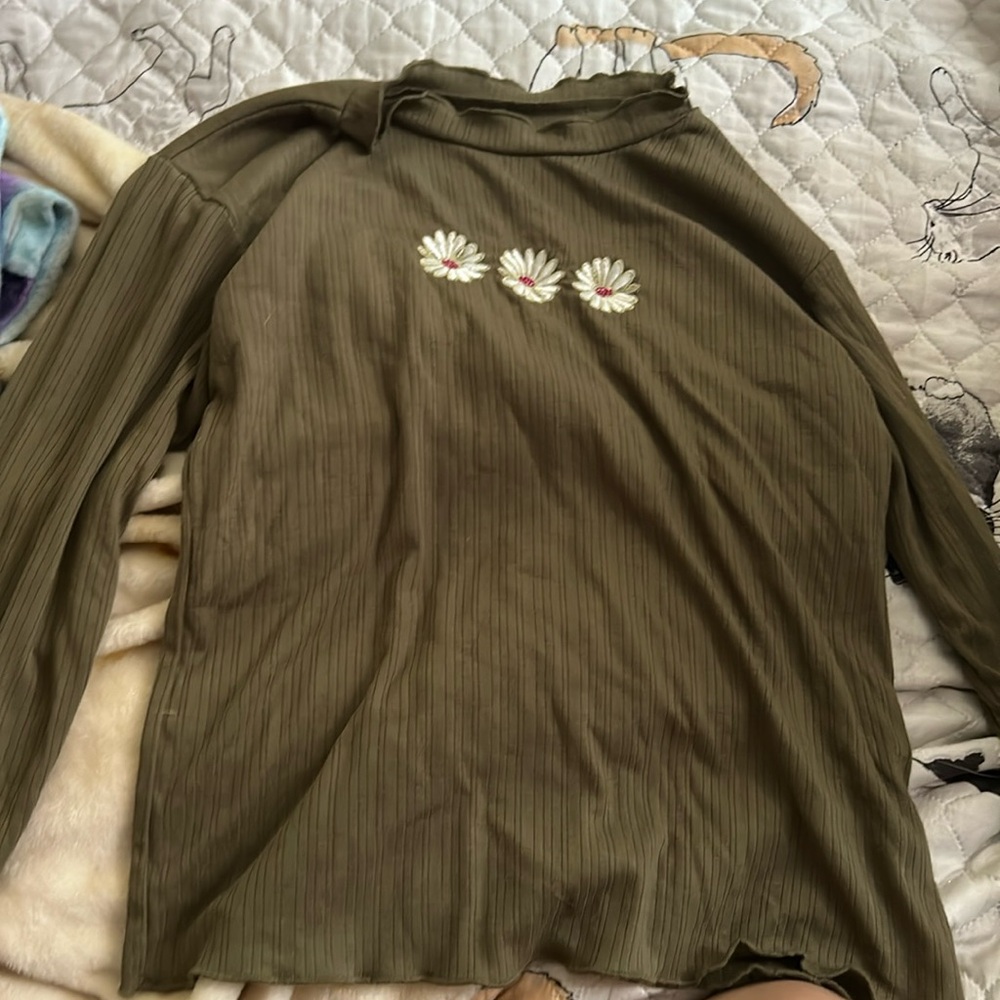 Green long sleeve with 3 flowers on front